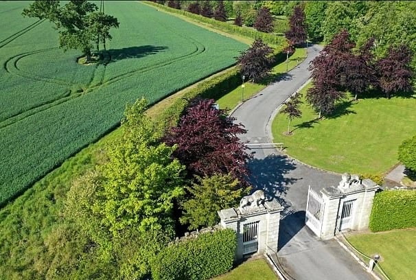 You Can Buy an Entire Irish Village for £20m – Complete with Pub and Restaurant