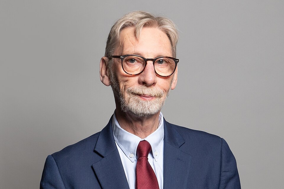 Starmer and MPs Pay Tribute to Former Minister Sir George Howarth, Dead at 77